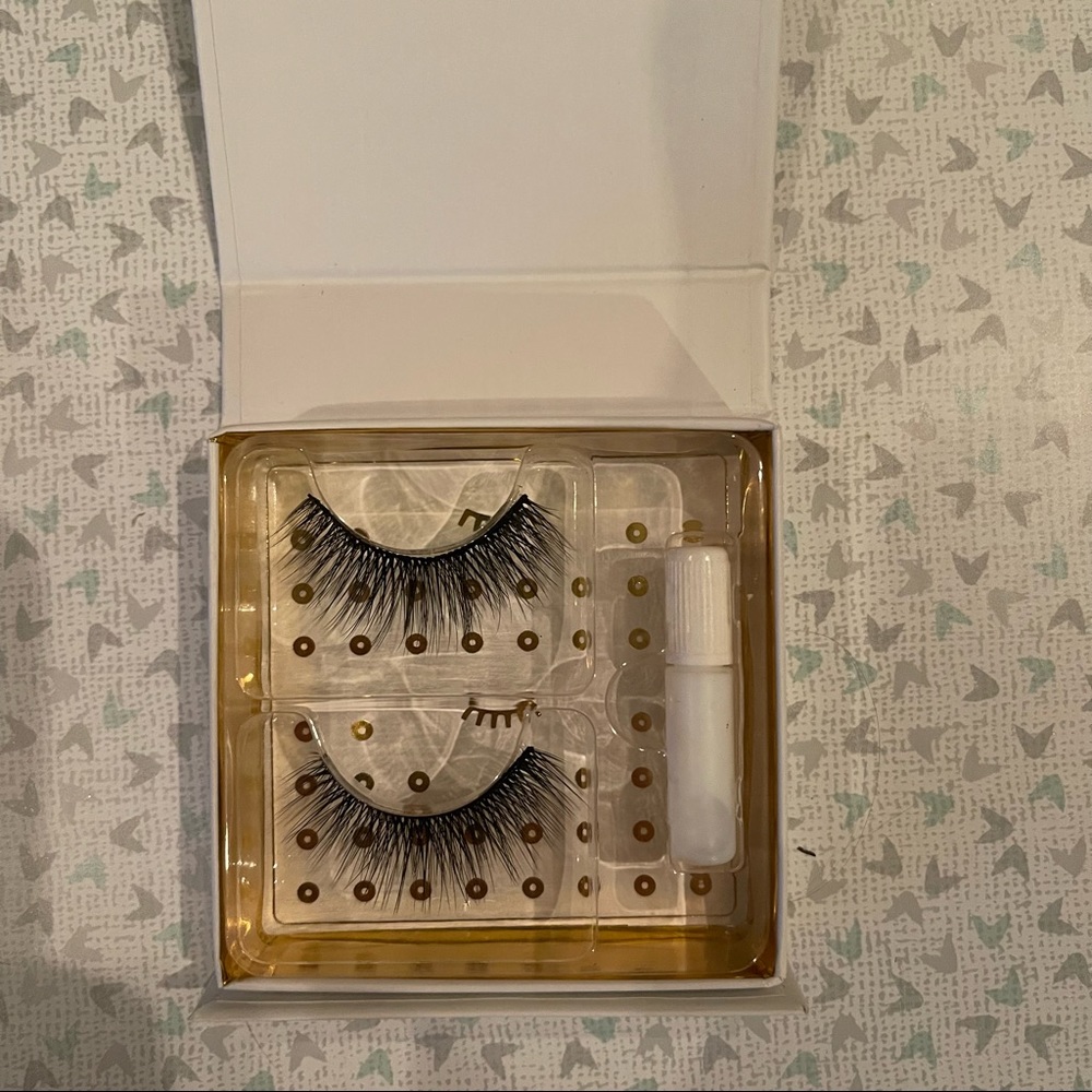 Battington Beauty 3D Silk Lashes with Mini Lash Glue. 100% Synthetic Silk NEW